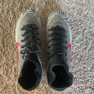 Nike Men's Black and Red Athletic Shoes